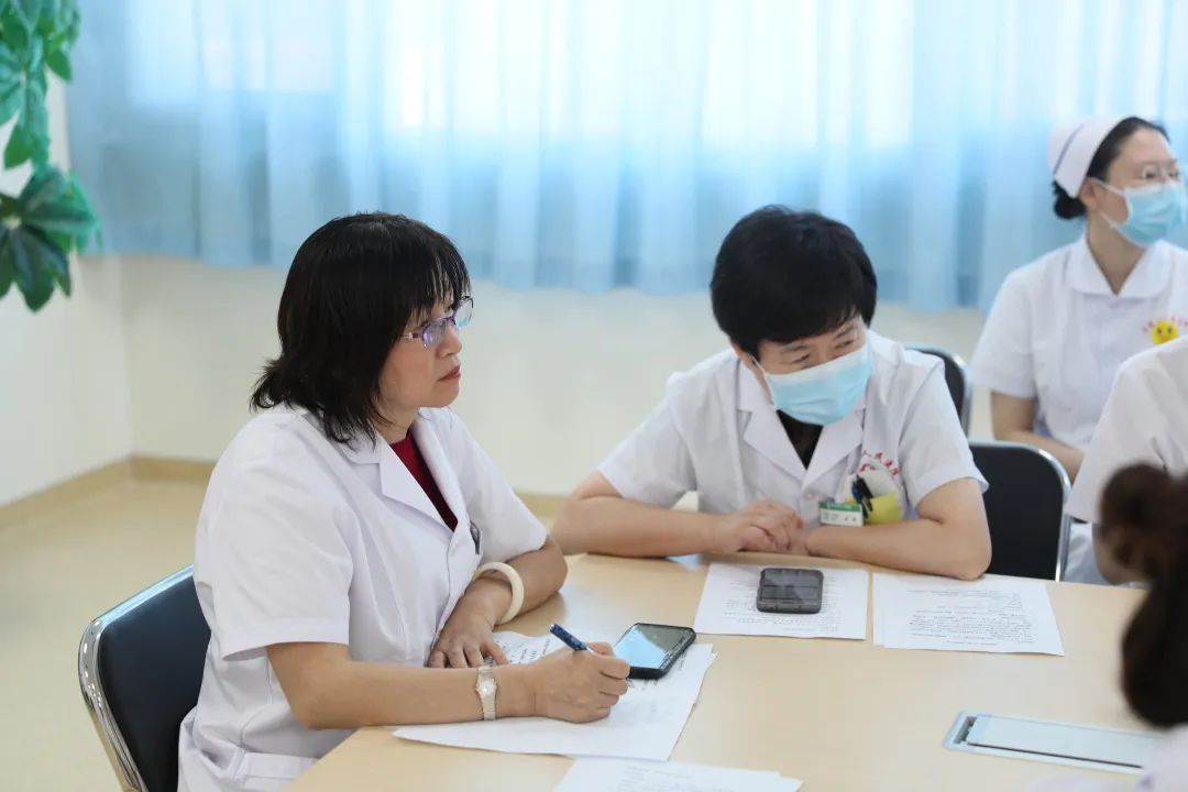 全省首家！中國醫(yī)科大學附屬第一醫(yī)院專家來“查房”，家門口享國內(nèi)優(yōu)質(zhì)醫(yī)療資源！(圖3)