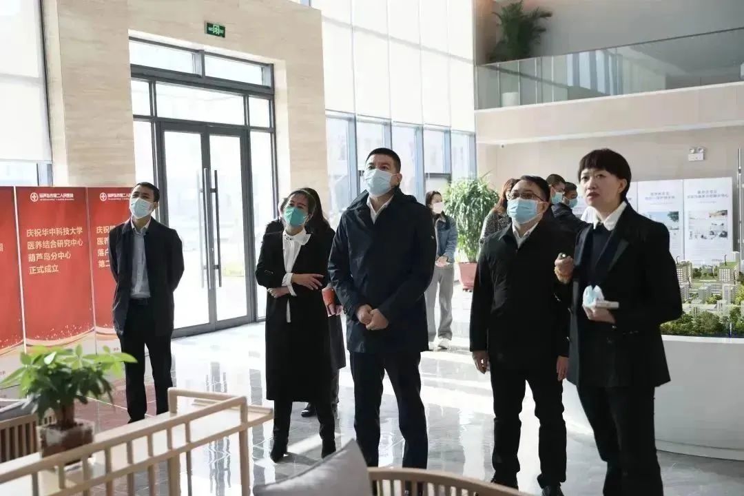 龍港區(qū)人大、區(qū)政府領導一行視察調(diào)研龍港國際醫(yī)療健康產(chǎn)業(yè)園(圖9)