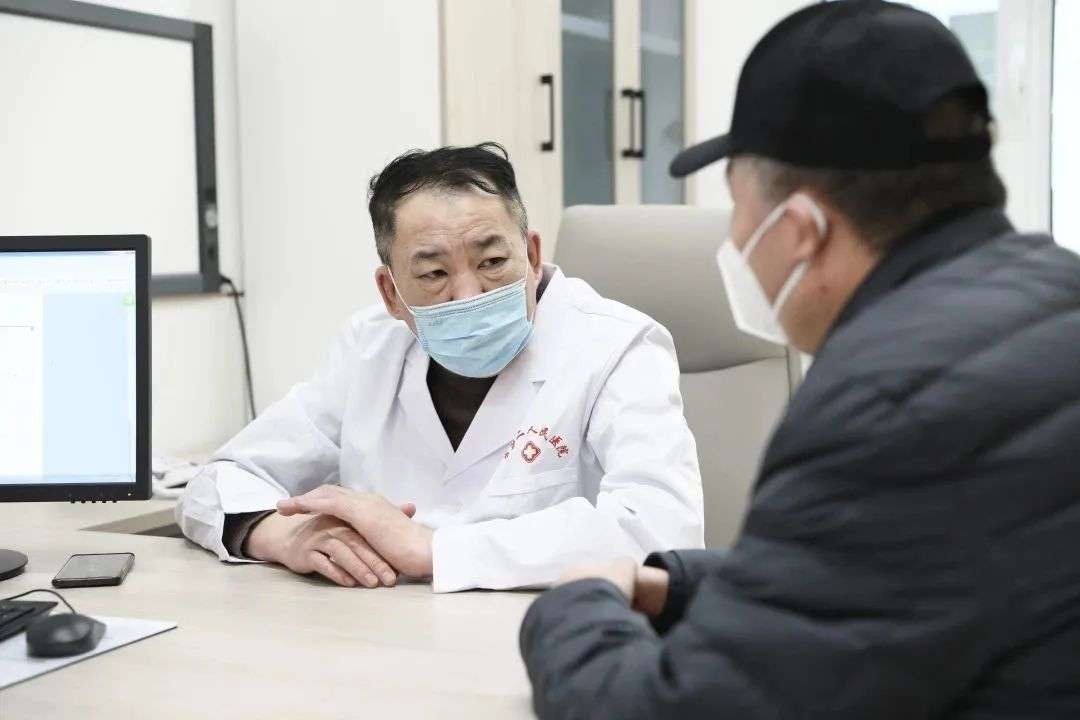 患者如潮，就診場(chǎng)面火爆！市二院著名專家診區(qū)百余位專家陸續(xù)來(lái)院出診(圖4)