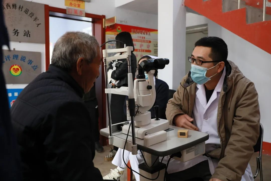 踐行黨的二十大精神，市二院黨員開展大型公益出診！(圖6)